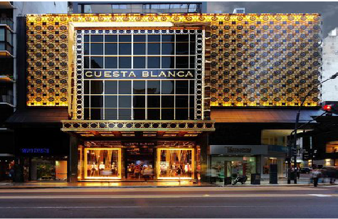 梁河门头设计与商业空间的纽带。